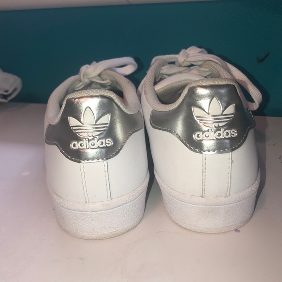Adidas Silver Superstars - Picture 1 of 3